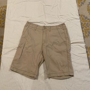 Kakhi Old Navy men’s shorts. Size 29.